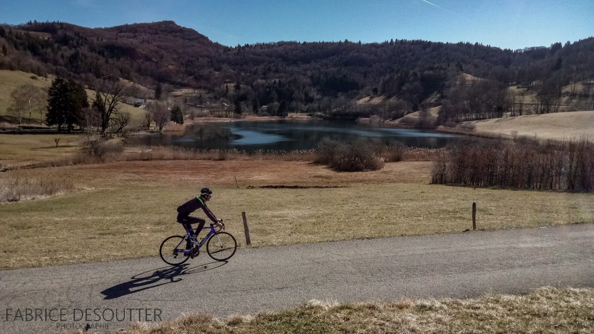 Lac de La Thuile Massif des Bauges - Cyclisme vélo - Paysage Montagne Outdoor road bike Mountain Landscape lake