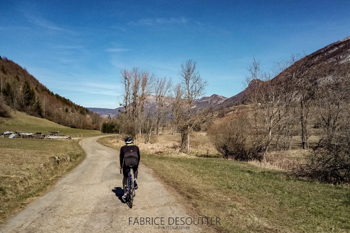 Cyclisme vélo sur route - Paysage Montagne Massif des Bauges Outdoor road bike Mountain Landscape