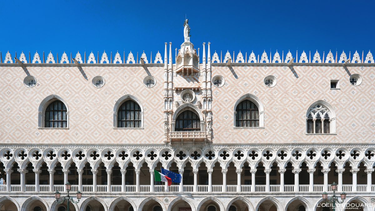 Façade Palais des Doges Venise Tourisme Italie Voyage - Palazzo Ducale Venezia Italia - Visit Doge's Palace Venice Italy Travel Europe City Trip Italian Palace Architecture