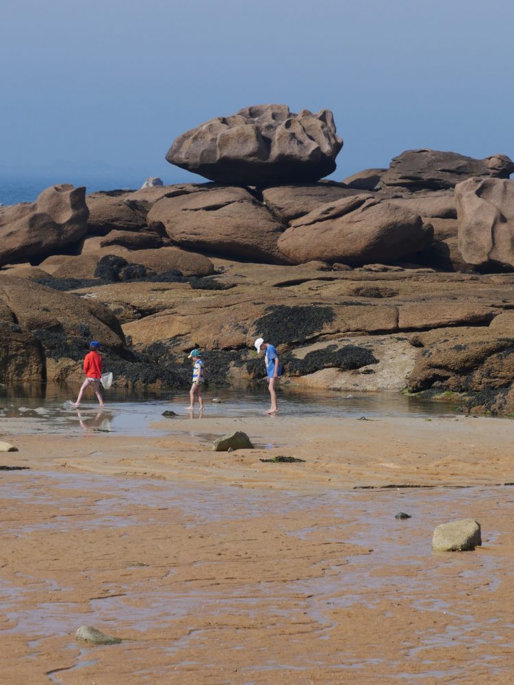 Plage autour de Tregastel