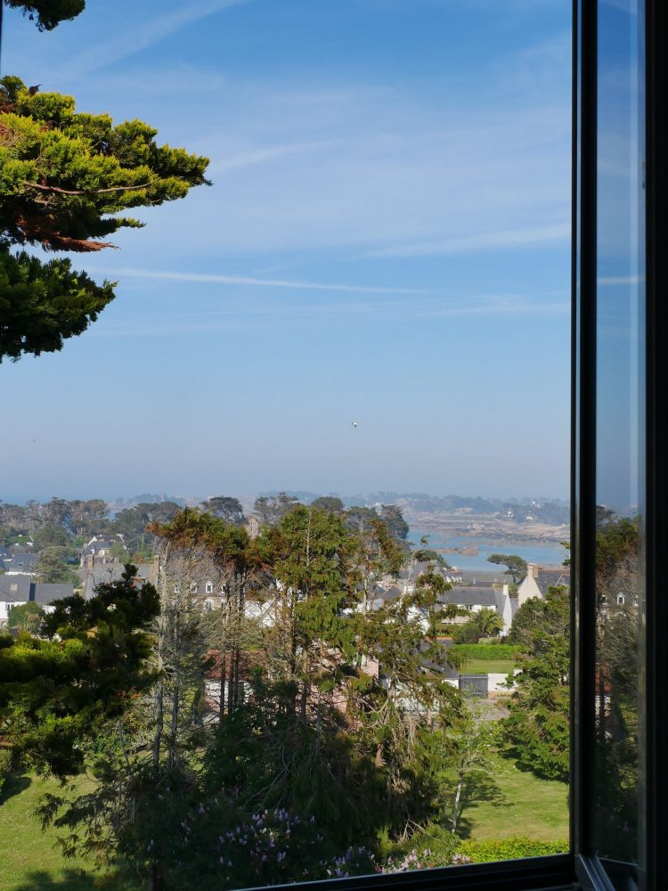 Vue depuis la chambre de l'hôtel à Tregastel