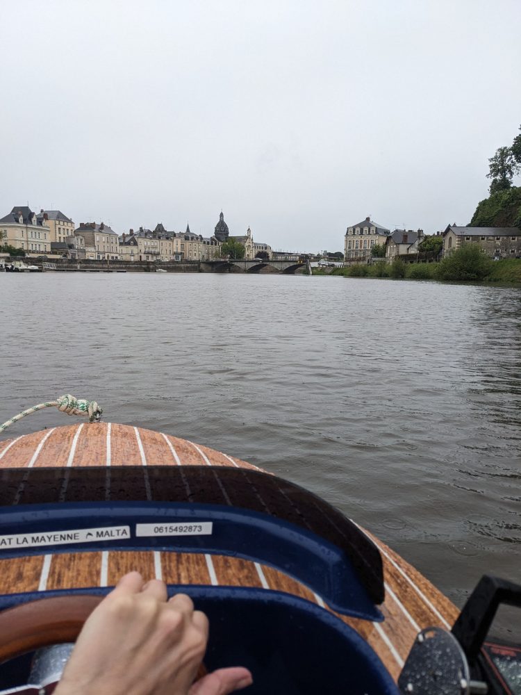 Miniboat sur la Mayenne