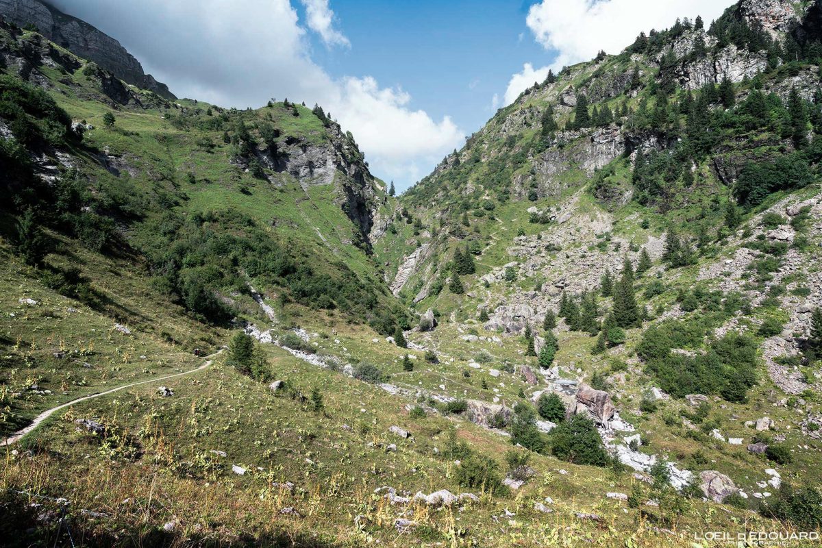 Gorges du Souay Sentier Randonnée Lac de Pormenaz par La Chorde Massif des Aiguilles Rouges Haute-Savoie Alpes France Paysage Montagne Nature Outdoor Hike French Alps Mountain Landscape Hiking Trail