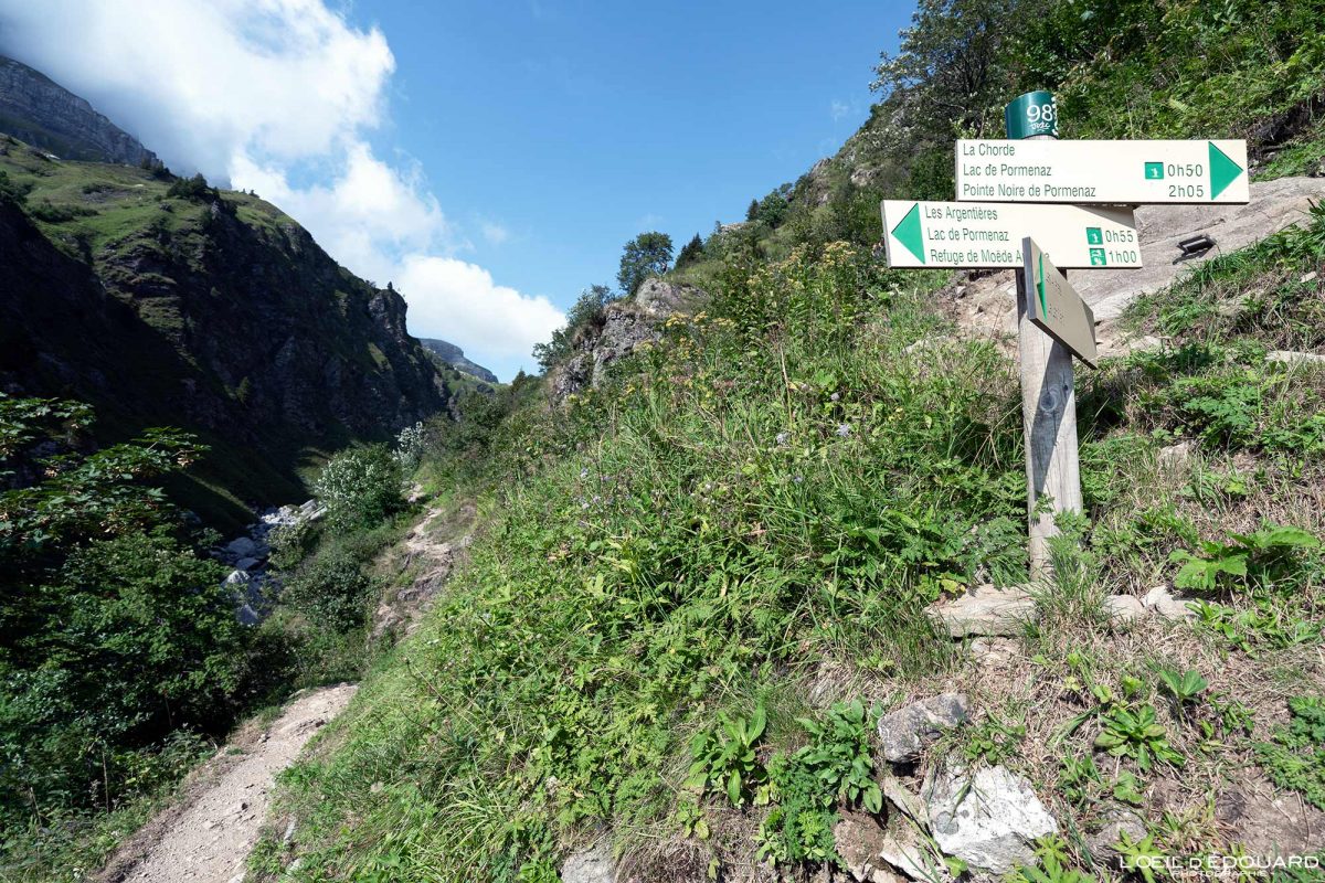 Sentier Randonnée Lac de Pormenaz par La Chorde Massif des Aiguilles Rouges Haute-Savoie Alpes France Paysage Montagne Nature Outdoor Hike French Alps Mountain Landscape Hiking Trail