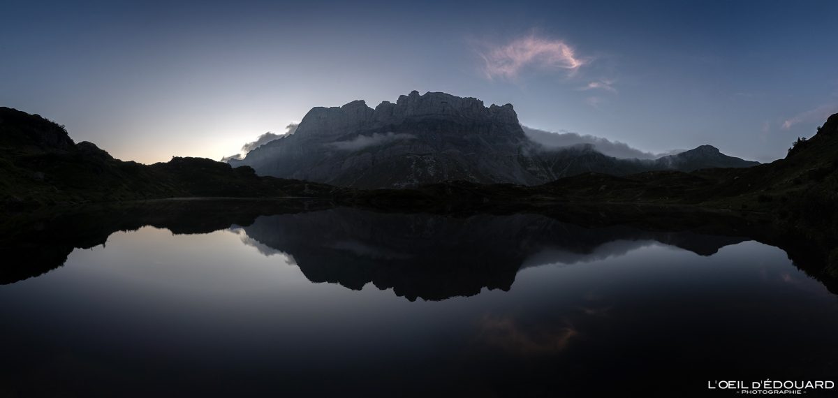 Coucher de soleil Lac de Pormenaz Randonnée, avec vue sur les Rochers des Fiz Haute-Savoie Alpes France Paysage Montagne Nature Outdoor Hike French Alps Lake Mountain Landscape Sunset Photography