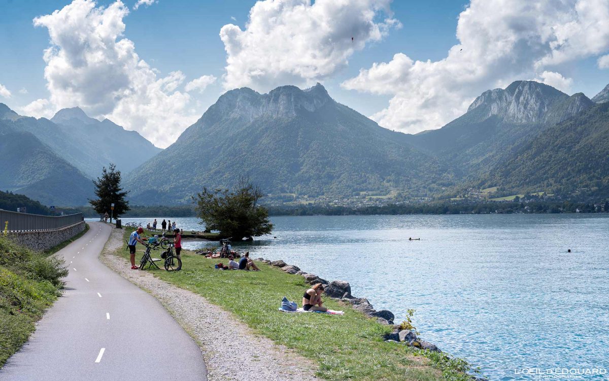 Plage Bord du Lac d'Annecy à Vélo Haute-Savoie Visit France Tourisme Vélo de Route Cyclisme Outdoor Bicycle Cyclism Bike Road Biking Lake Beach Landscape