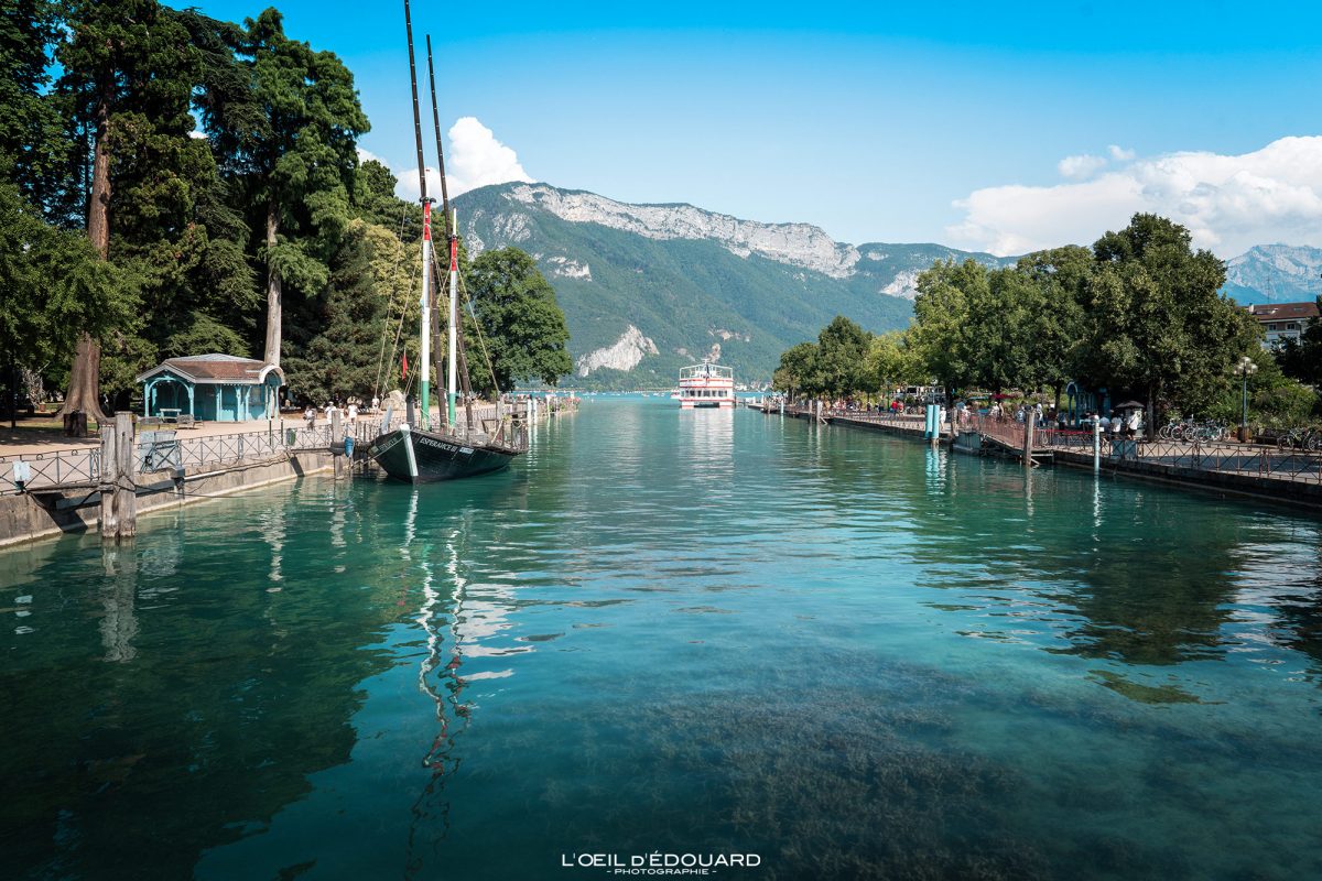 Canal du Thiou Annecy Haute-Savoie France Tourisme Vacances - Visit France Holidays French Alps Mountain Lake Boat Bâteau