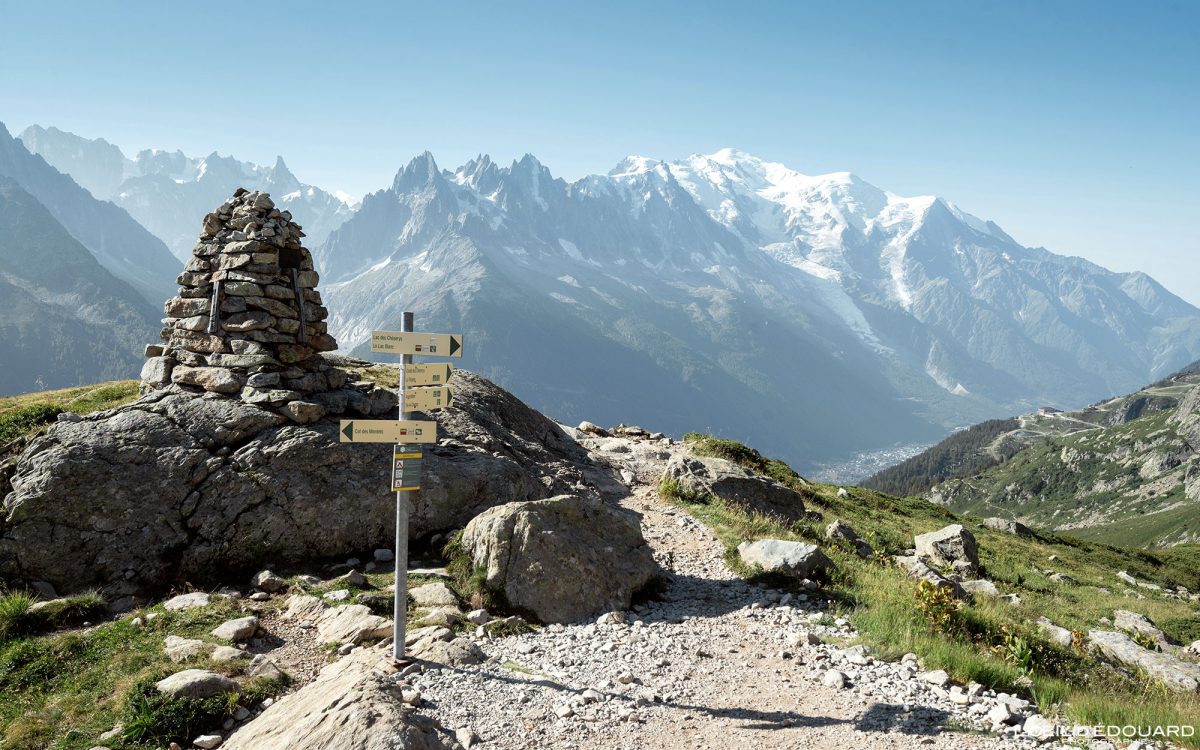 Cairn Sentier Randonnée Lacs des Chéserys depuis Tré-le-Champ - Massif des Aiguilles Rouges Haute-Savoie Alpes France Paysage Montagne Nature Outdoor Hike French Alps Mountain Landscape Hiking Trail